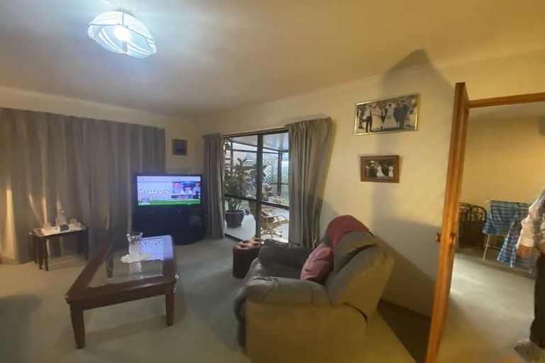 Photo of property in 2/5 Hibiscus Place, Redwood, Christchurch, 8051