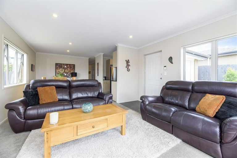 Photo of property in 17 Anna Lane, Glen Eden, Auckland, 0602