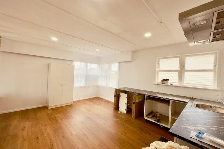 Photo of property in 8 Plumley Crescent, Mangere, Auckland, 2022