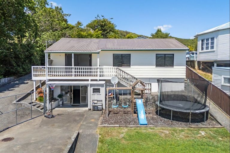Photo of property in 2 Oaklands Grove, Clouston Park, Upper Hutt, 5018