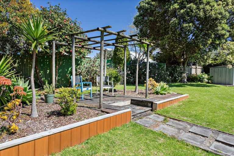 Photo of property in 33b Beach Road, Te Atatu Peninsula, Auckland, 0610