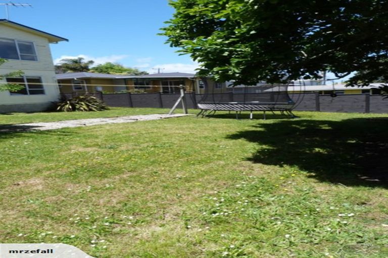 Photo of property in 68 Lake Road, Northcote, Auckland, 0627
