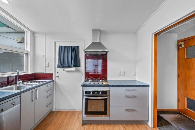 Photo of property in 35 Beaubank Road, Kelston, Auckland, 0602