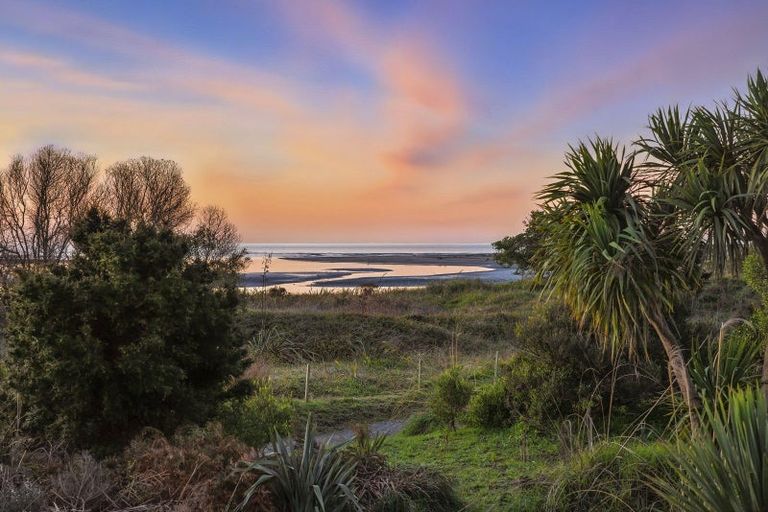 Photo of property in 22 Taranui Way, Paraparaumu Beach, Paraparaumu, 5032