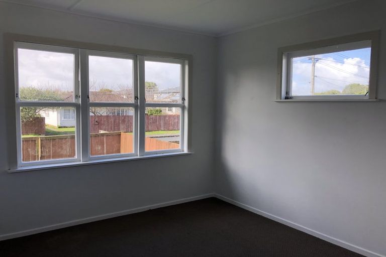 Photo of property in 1 Surrey Street, Manurewa, Auckland, 2102