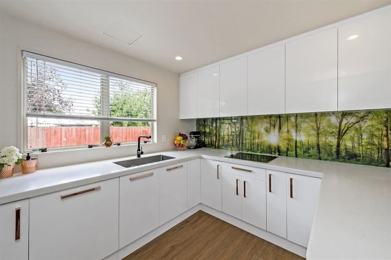 Photo of property in 6 Rosefield Lane, Northcote, Christchurch, 8052