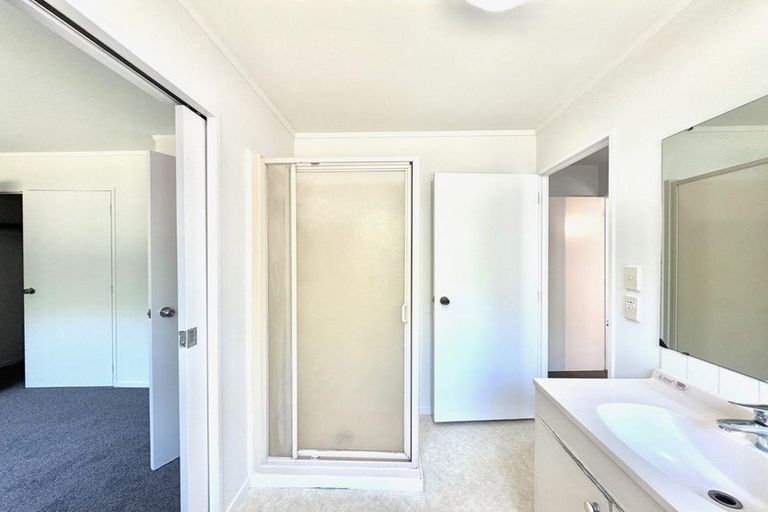 Photo of property in 17 Horlicks Place, Randwick Park, Auckland, 2105