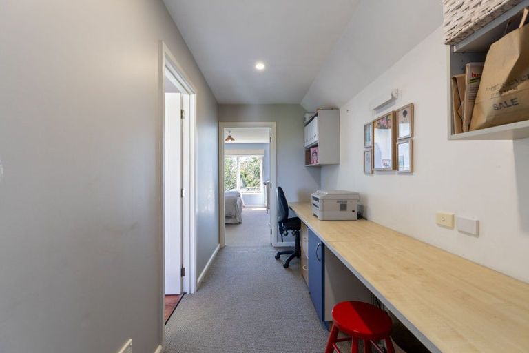Photo of property in 33 Royal Oak Drive, Kelvin Grove, Palmerston North, 4414