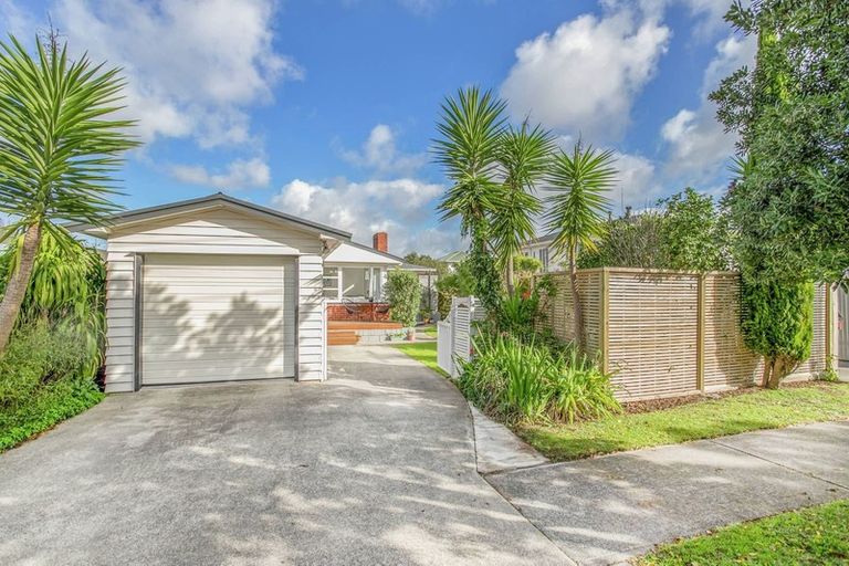 Photo of property in 18 Riverlea Avenue, Pakuranga, Auckland, 2010