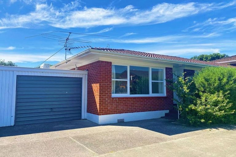 Photo of property in 2/24 Inverness Road, Browns Bay, Auckland, 0630