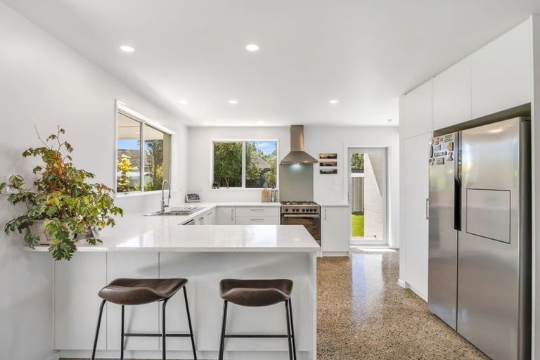 Photo of property in 12 Banks Place, Rangiora, 7400