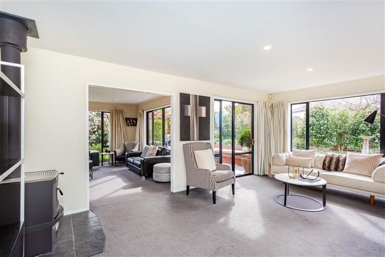 Photo of property in 8 Dorfold Mews, Avonhead, Christchurch, 8042