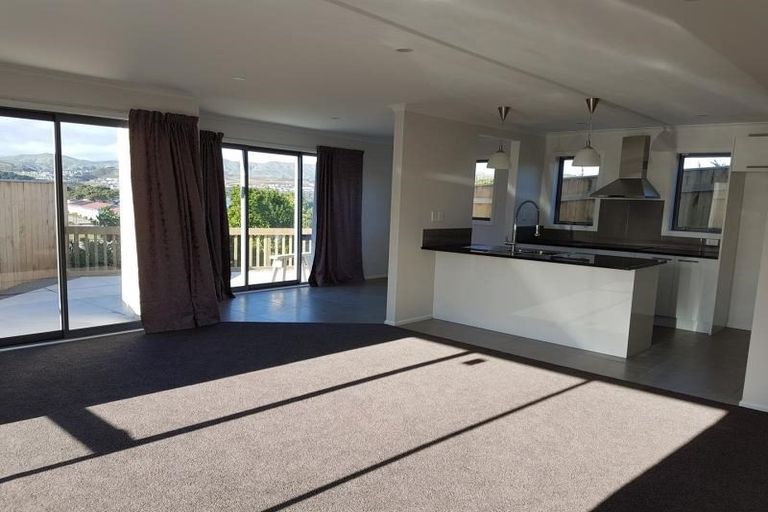 Photo of property in 17 Mawhare Street, Titahi Bay, Porirua, 5022