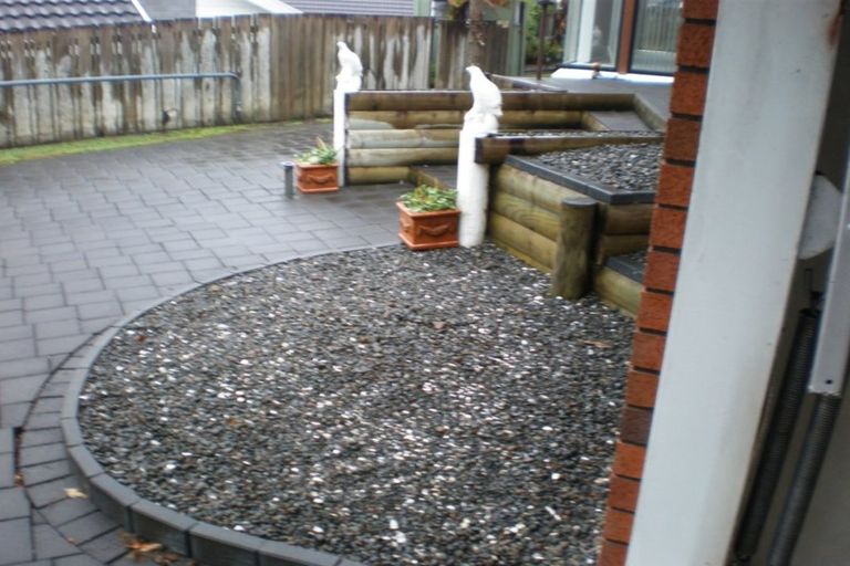 Photo of property in 2/4 Currell Way, Somerville, Auckland, 2014