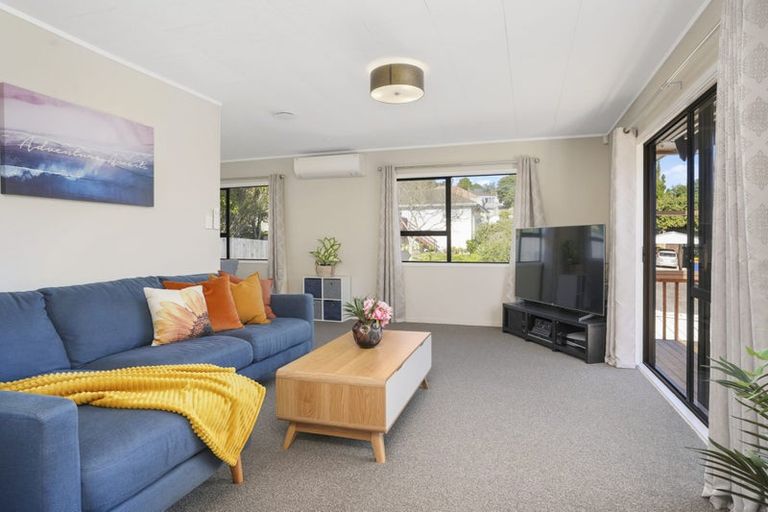 Photo of property in 8 Santiago Crescent, Unsworth Heights, Auckland, 0632