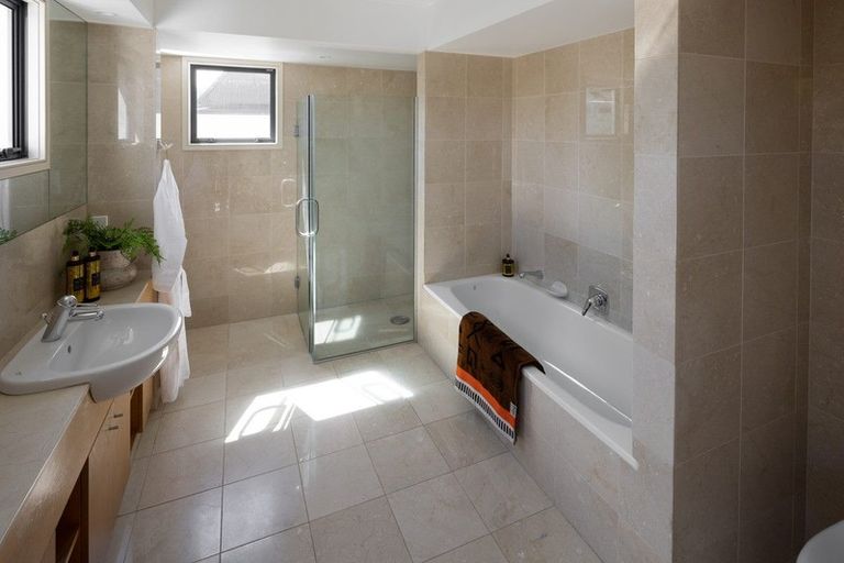 Photo of property in 2 Garden Road, Merivale, Christchurch, 8014