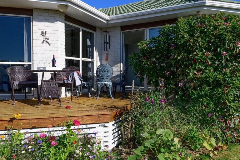 Photo of property in 54 Huia Street, Waikanae, 5036