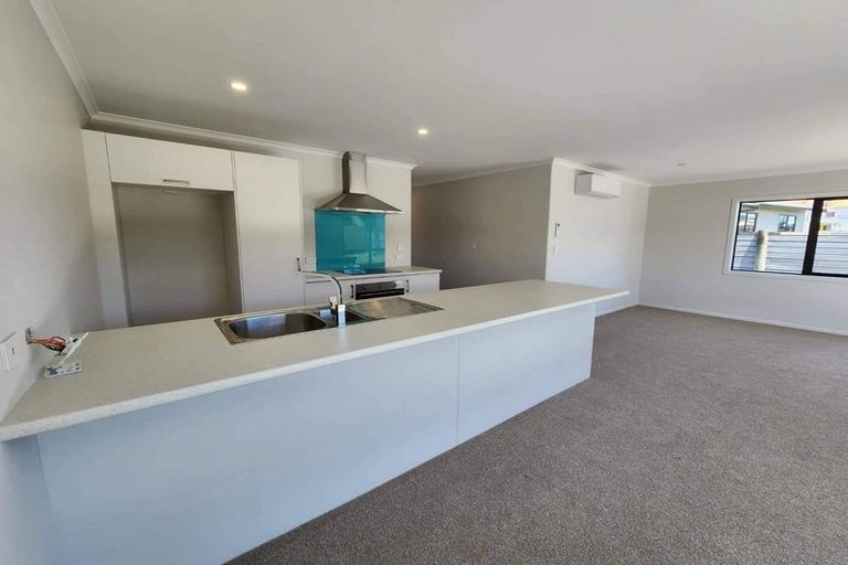 Photo of property in 6a Cross Street, Castlecliff, Whanganui, 4501