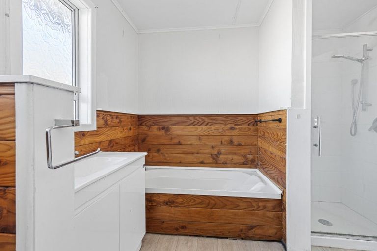 Photo of property in 25 Brookes Terrace, Waitara, 4320