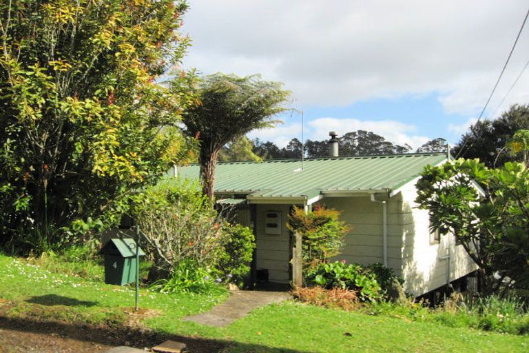 Photo of property in 4 Staley Road, Parau, Auckland, 0604