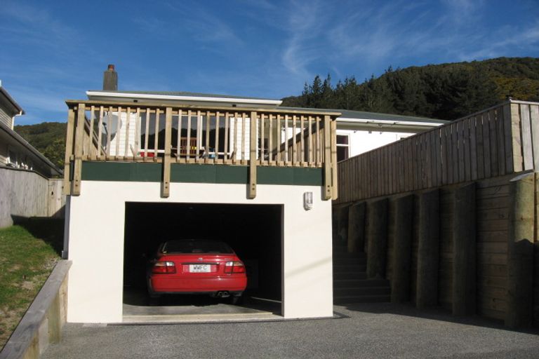 Photo of property in 27 Gardiner Grove, Wainuiomata, Lower Hutt, 5014