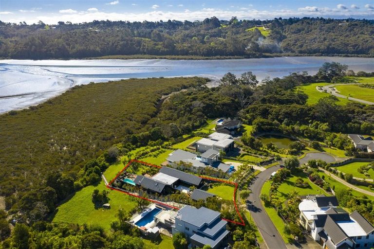 Photo of property in 6 Kerema Way, Schnapper Rock, Auckland, 0632