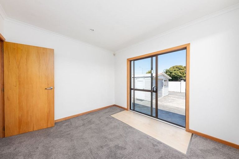 Photo of property in 122 Yaldhurst Road, Sockburn, Christchurch, 8042