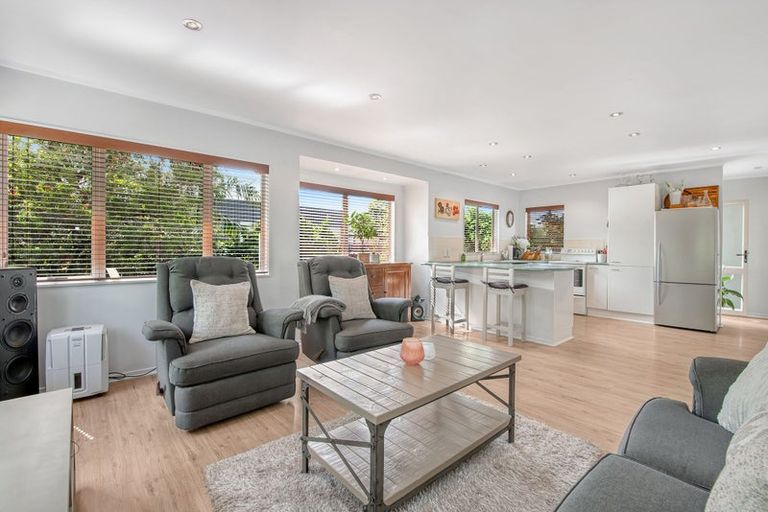 Photo of property in 19a Parakai Avenue, Parakai, 0830