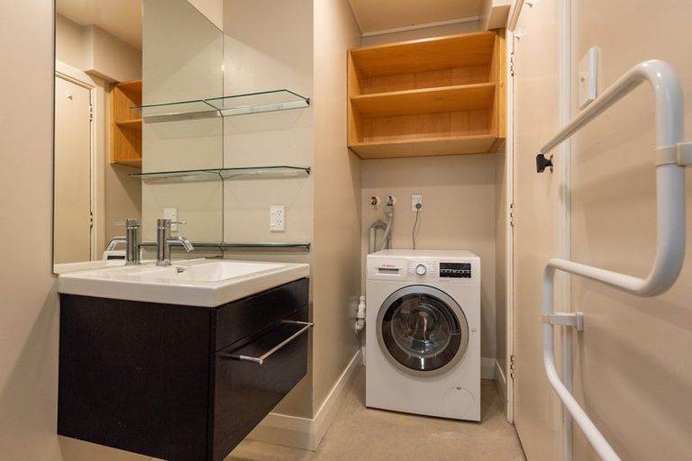 Photo of property in Ionian Flats, 123-125 Brougham Street, Mount Victoria, Wellington, 6011