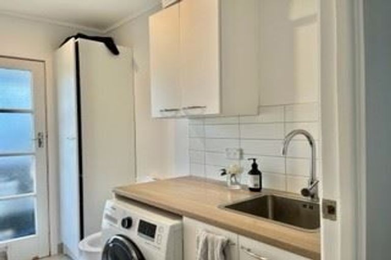 Photo of property in 29 Sylvan Crescent, Te Atatu South, Auckland, 0610