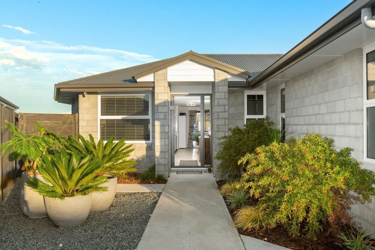 Photo of property in 77 Te Kio Crescent, Papamoa Beach, Papamoa, 3118