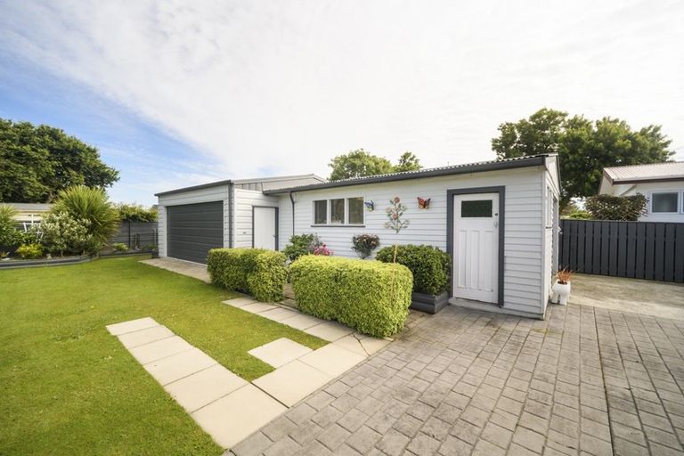 Photo of property in 64 Apollo Parade, Milson, Palmerston North, 4414