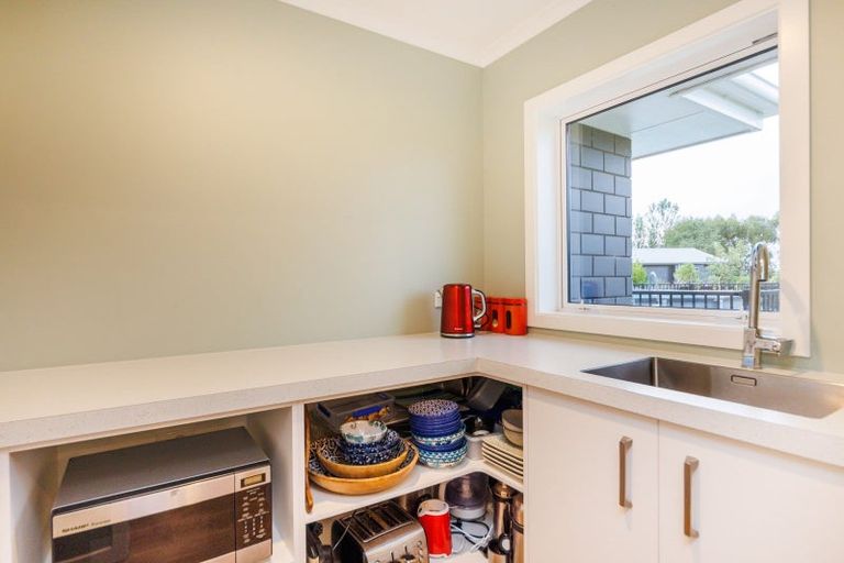 Photo of property in 21 Loveston Lane, Kelvin Grove, Palmerston North, 4470