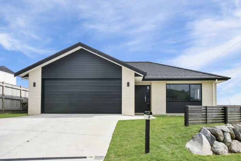 Photo of property in 2 Ongarui Close, Whalers Gate, New Plymouth, 4310