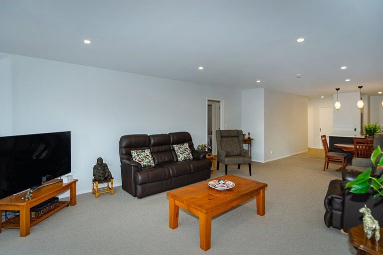 Photo of property in 2/15 Taylors Avenue, Bryndwr, Christchurch, 8052