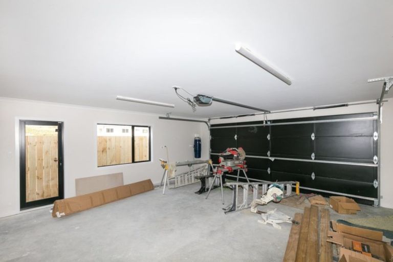 Photo of property in 6 Pihipihi Way, Crofton Downs, Wellington, 6035