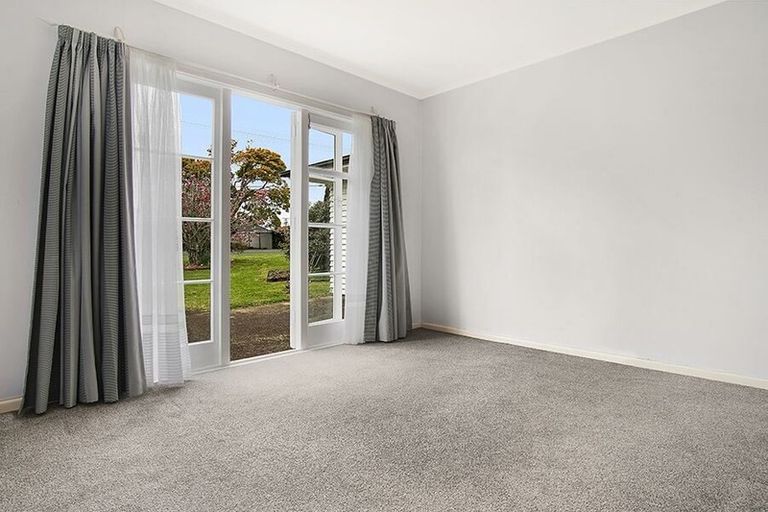 Photo of property in 116 Taikata Road, Te Atatu Peninsula, Auckland, 0610