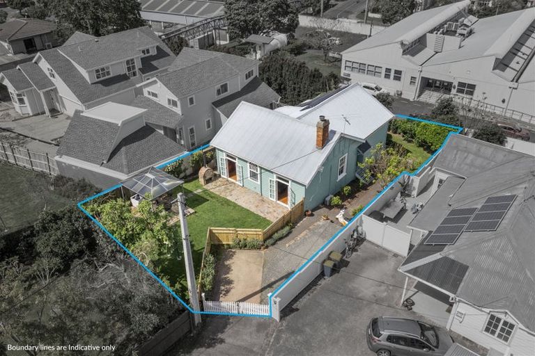 Photo of property in 36 William Bond Street, Stanley Point, Auckland, 0624