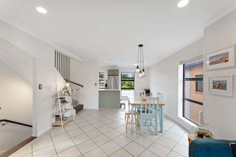 Photo of property in 7 Barnea Circle, Glen Eden, Auckland, 0602