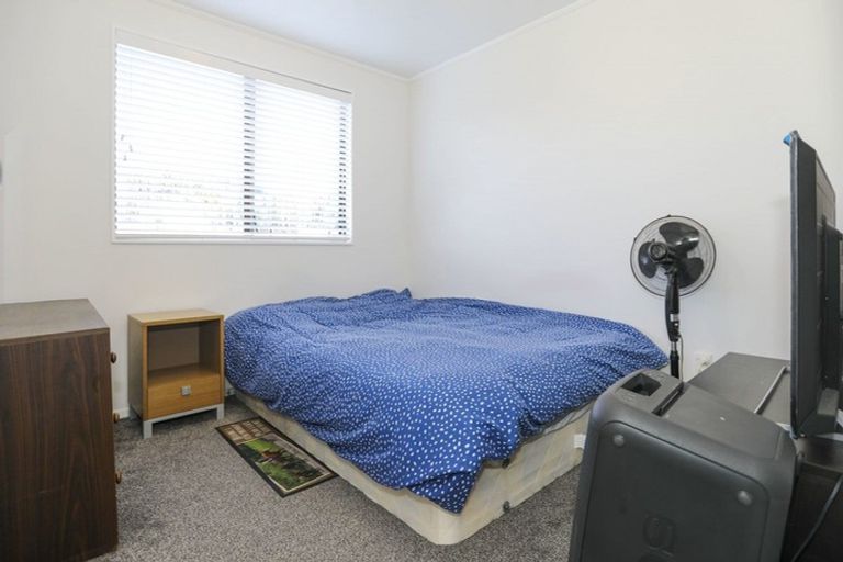 Photo of property in 8 Angeline Place, Massey, Auckland, 0614