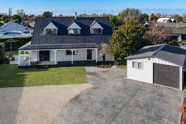Photo of property in 10 Luxton Place, Rangiora, 7400