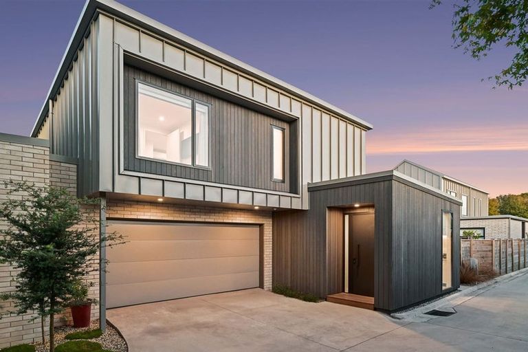 Photo of property in 2/23 Strowan Avenue, Fairfield, Hamilton, 3214