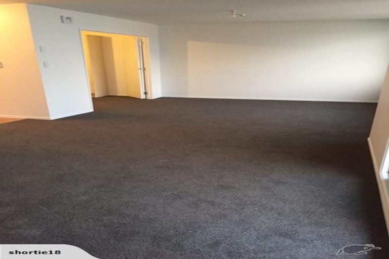 Photo of property in 68 Mountain Road, Henderson Valley, Auckland, 0612