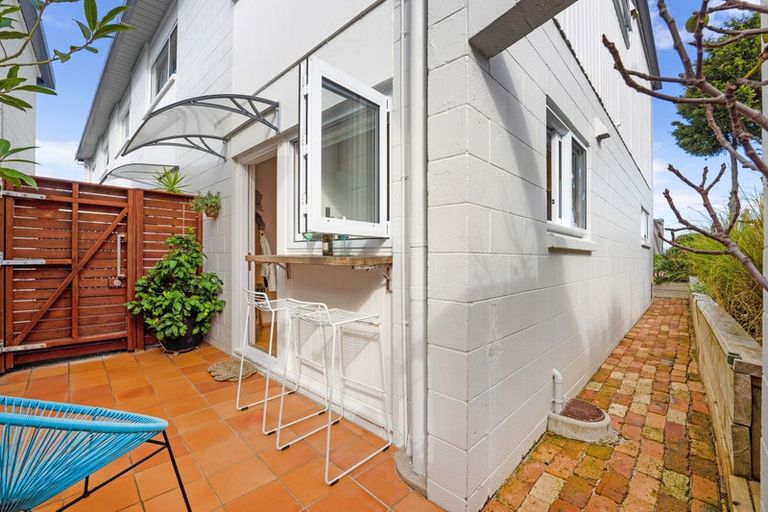 Photo of property in 10/72 Kitchener Road, Milford, Auckland, 0620