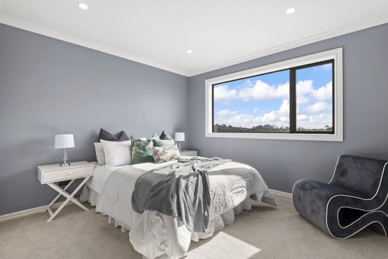 Photo of property in 2 Taku Close, Long Bay, Auckland, 0630