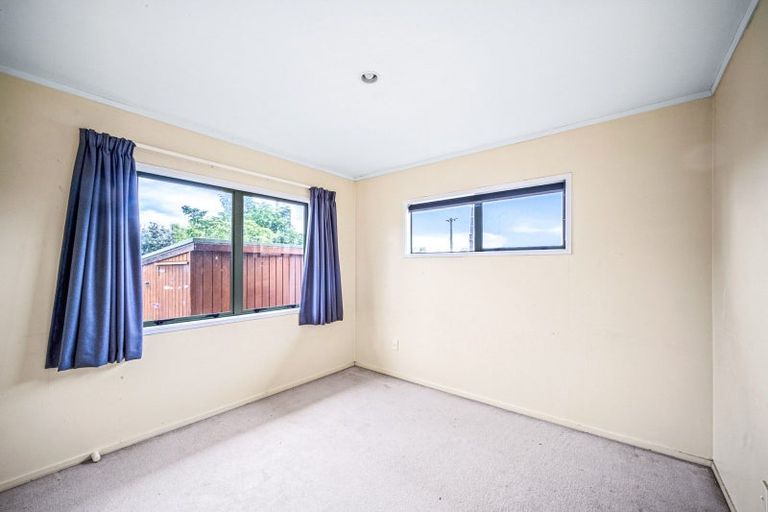 Photo of property in 9a Karamu Street, Te Atatu Peninsula, Auckland, 0610