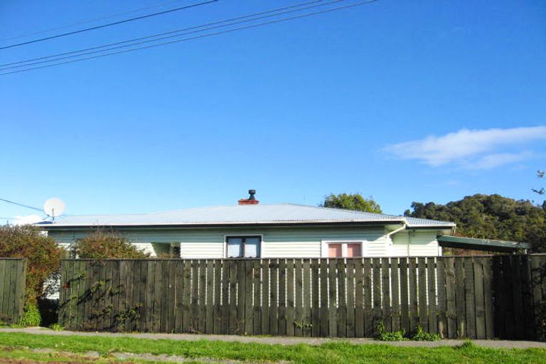 Photo of property in 10 Geraldine Street, Greymouth, 7805