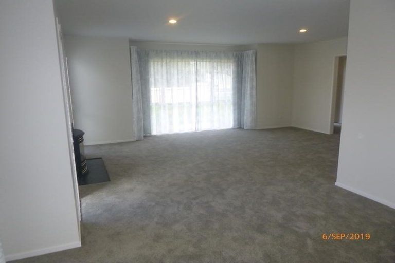 Photo of property in 1 Waimanu Bay Drive, Te Atatu Peninsula, Auckland, 0610