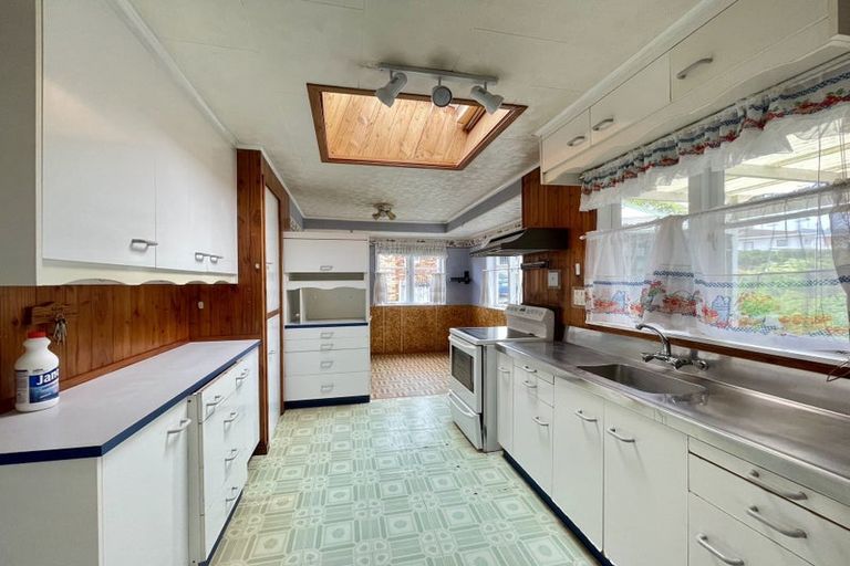 Photo of property in 3 Lavelle Road, Henderson, Auckland, 0612