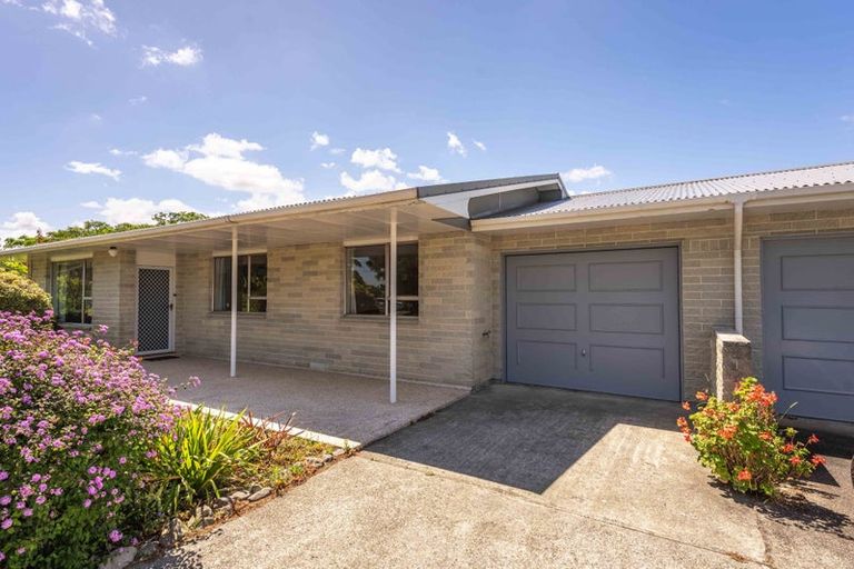 Photo of property in 2 Paretai Grove, Waikanae, 5036